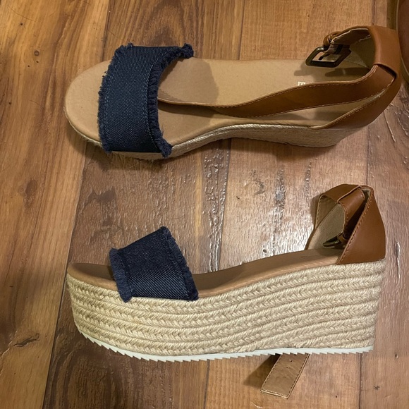 Shoes - Picture 1 of 1